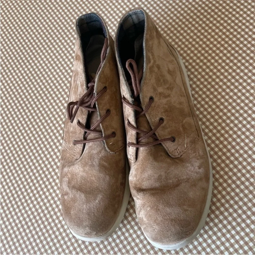 UGG men short booties.‎ Size 6